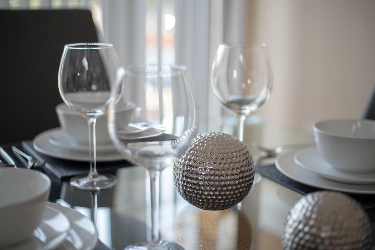 The Coach House - London Heathrow Serviced Apartments Stanwell Exterior photo
